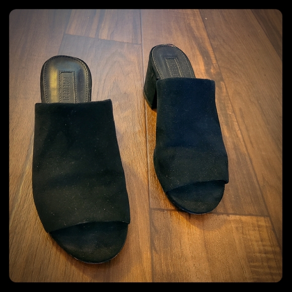 Faux suede black block heel slide shoes - Picture 2 of 9